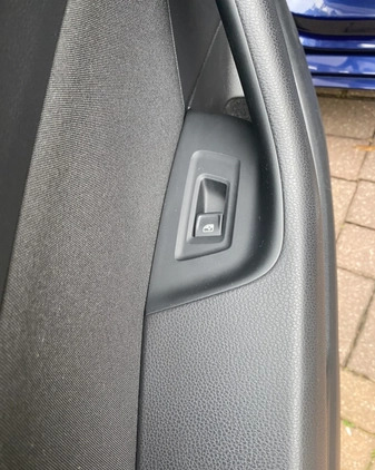 Volkswagen Passat cena 73900 przebieg: 99600, rok produkcji 2019 z Warszawa małe 596